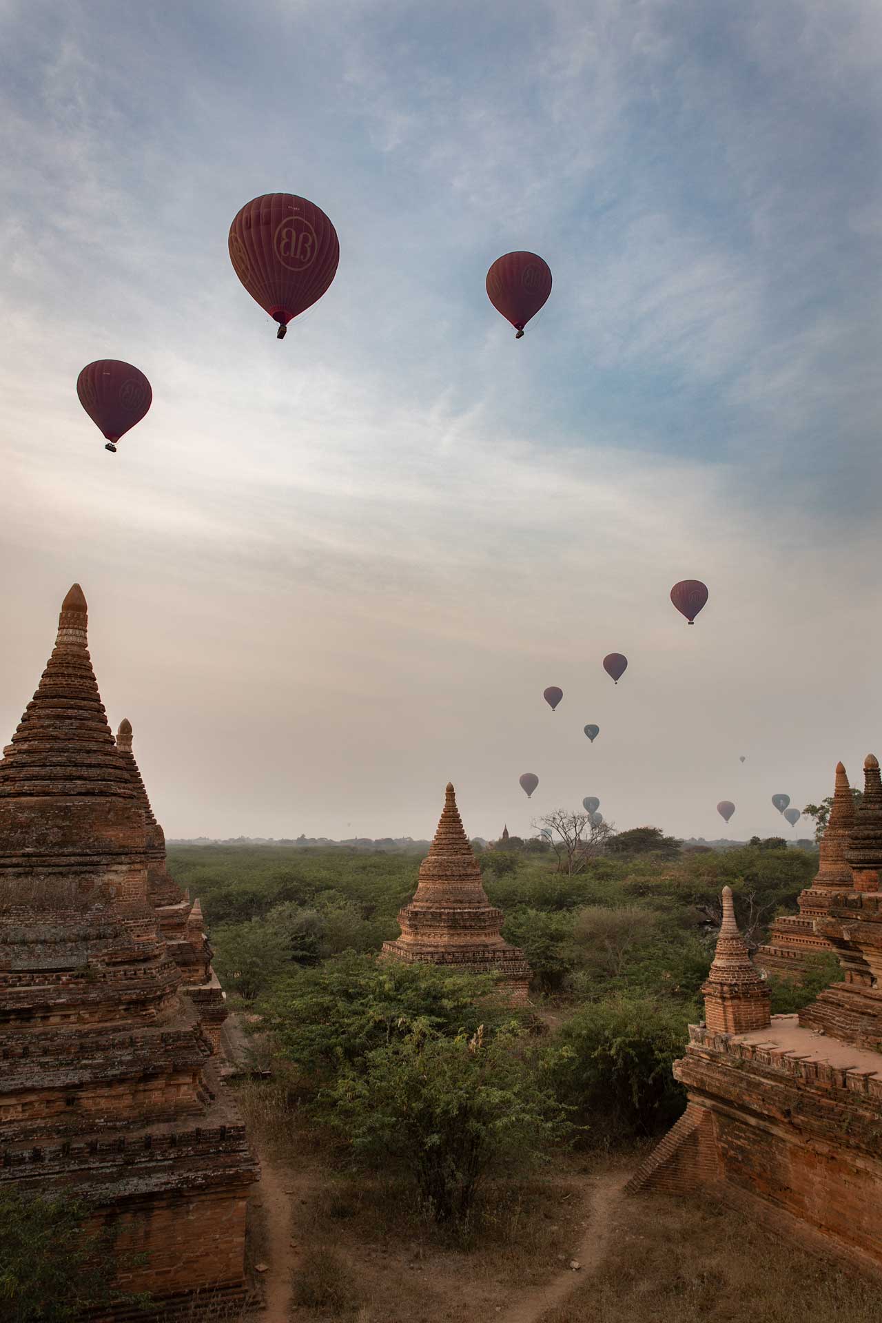 Bagan-Myanmar-pagodas-ballons