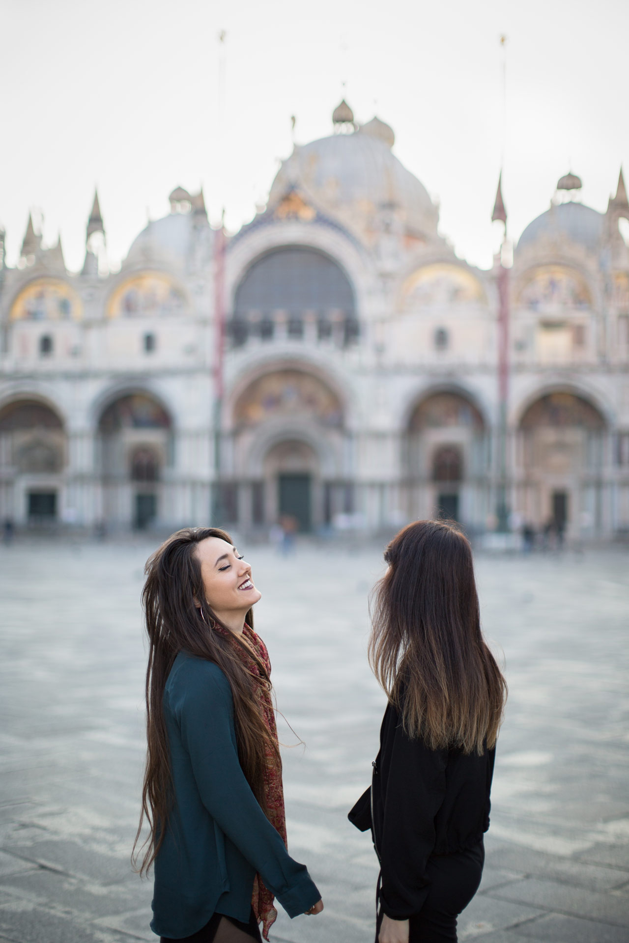 Venice-Ashley-Meagan-Piazza-San-Marco-smile