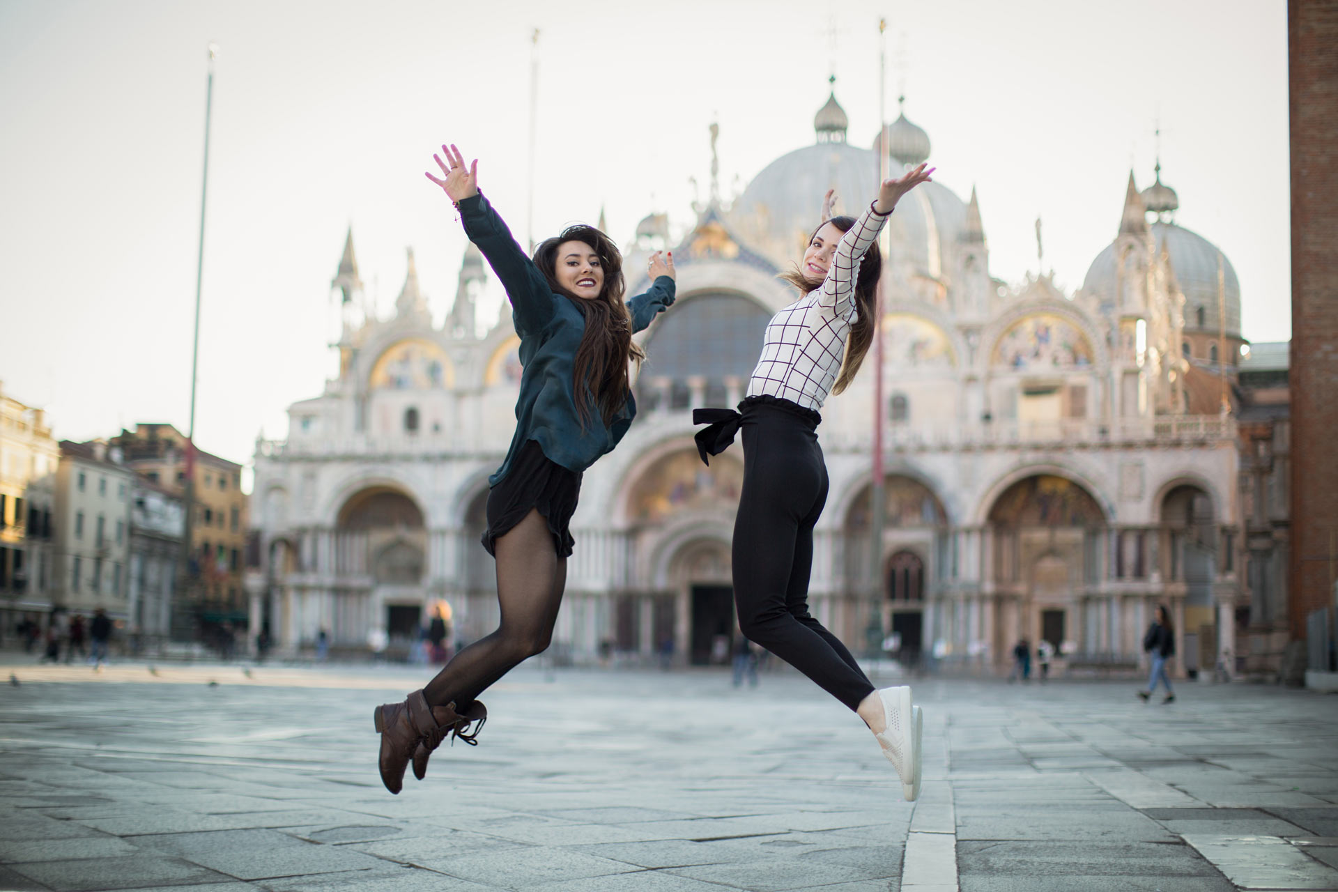 Venice-Ashley-Meagan-Piazza-San-Marco-jump