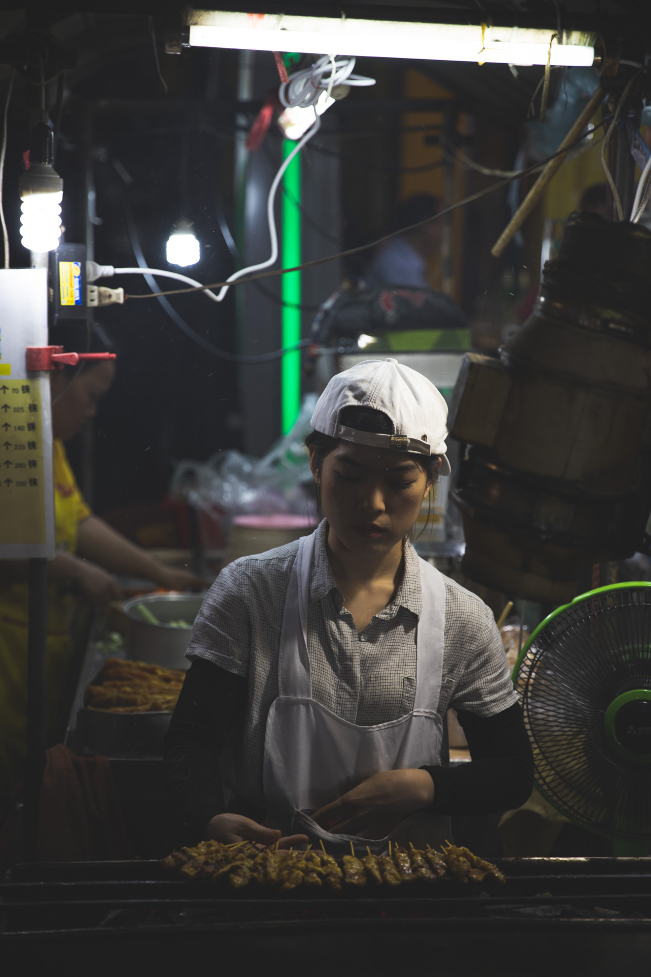 Chinatown-Bangkok-Thailand-girl
