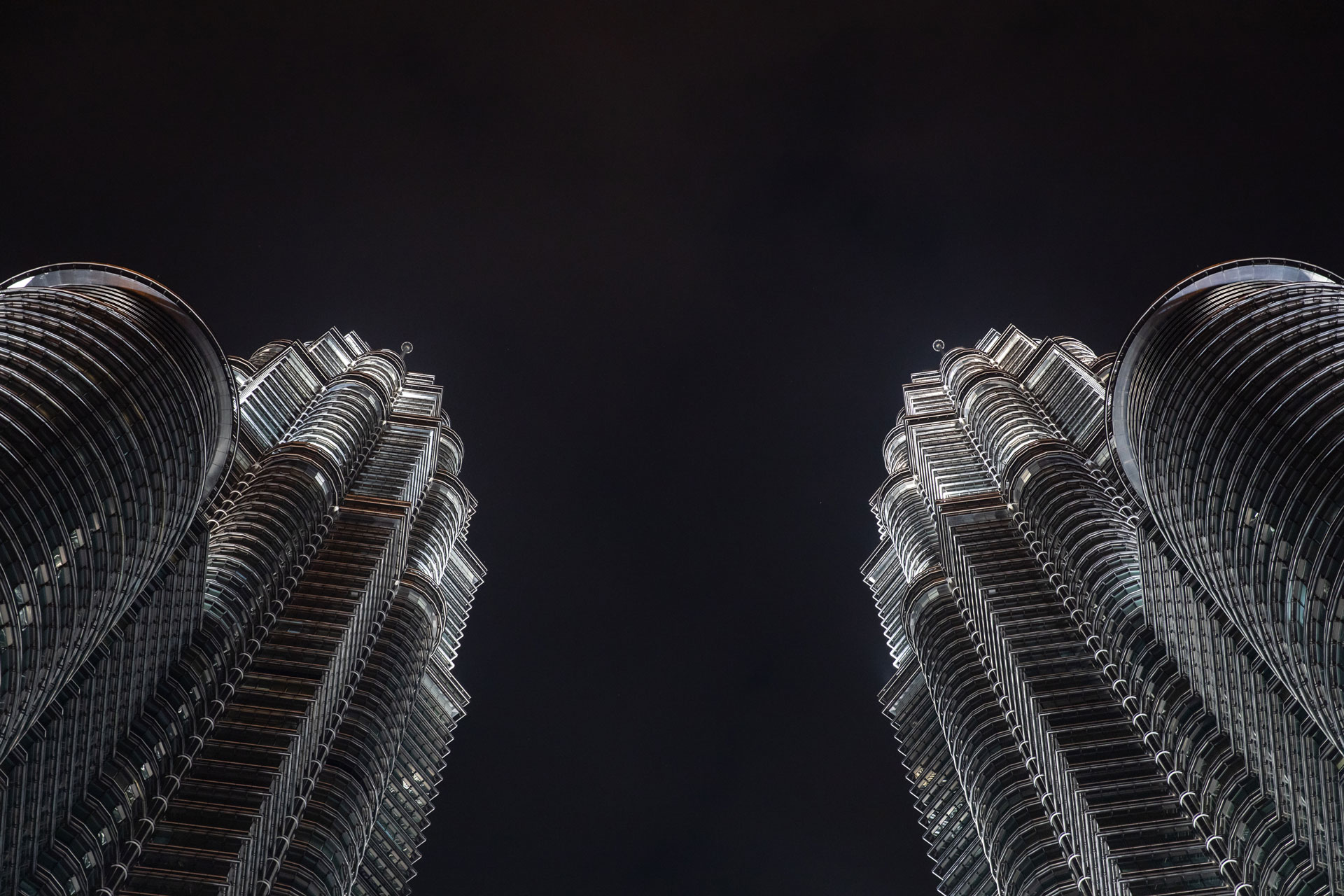 Petronas-Twint-Towers-Kuala-Lumpur-Malaysia-close