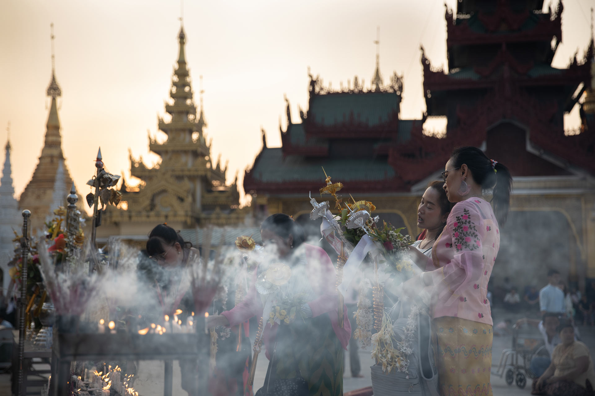 Yangon-Myanmar-Shwedagon-Pagoda-smoke