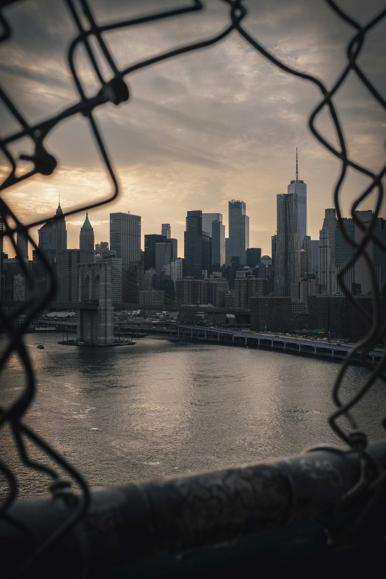 Manhattan-Bridge-New-York-City-wire