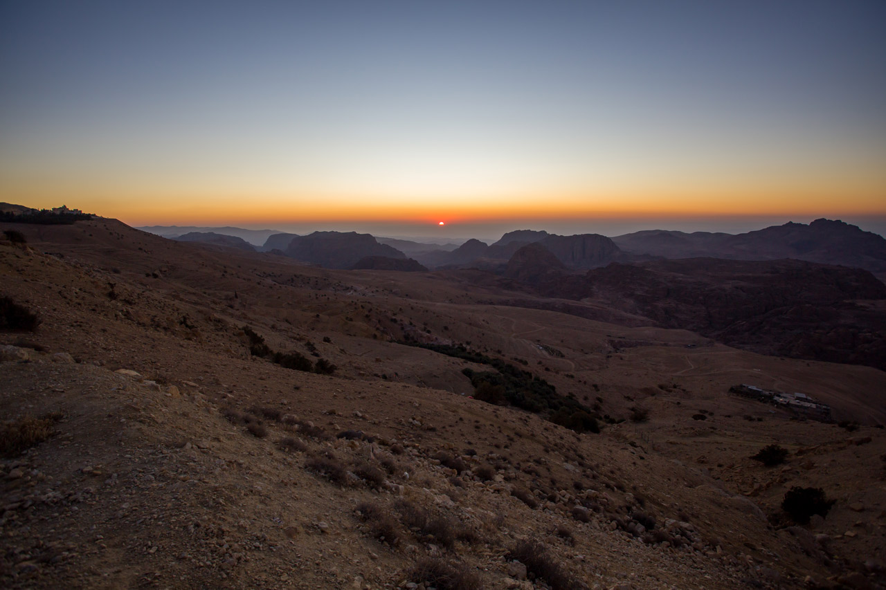 Jordan-Road-to-Petra-sunrise