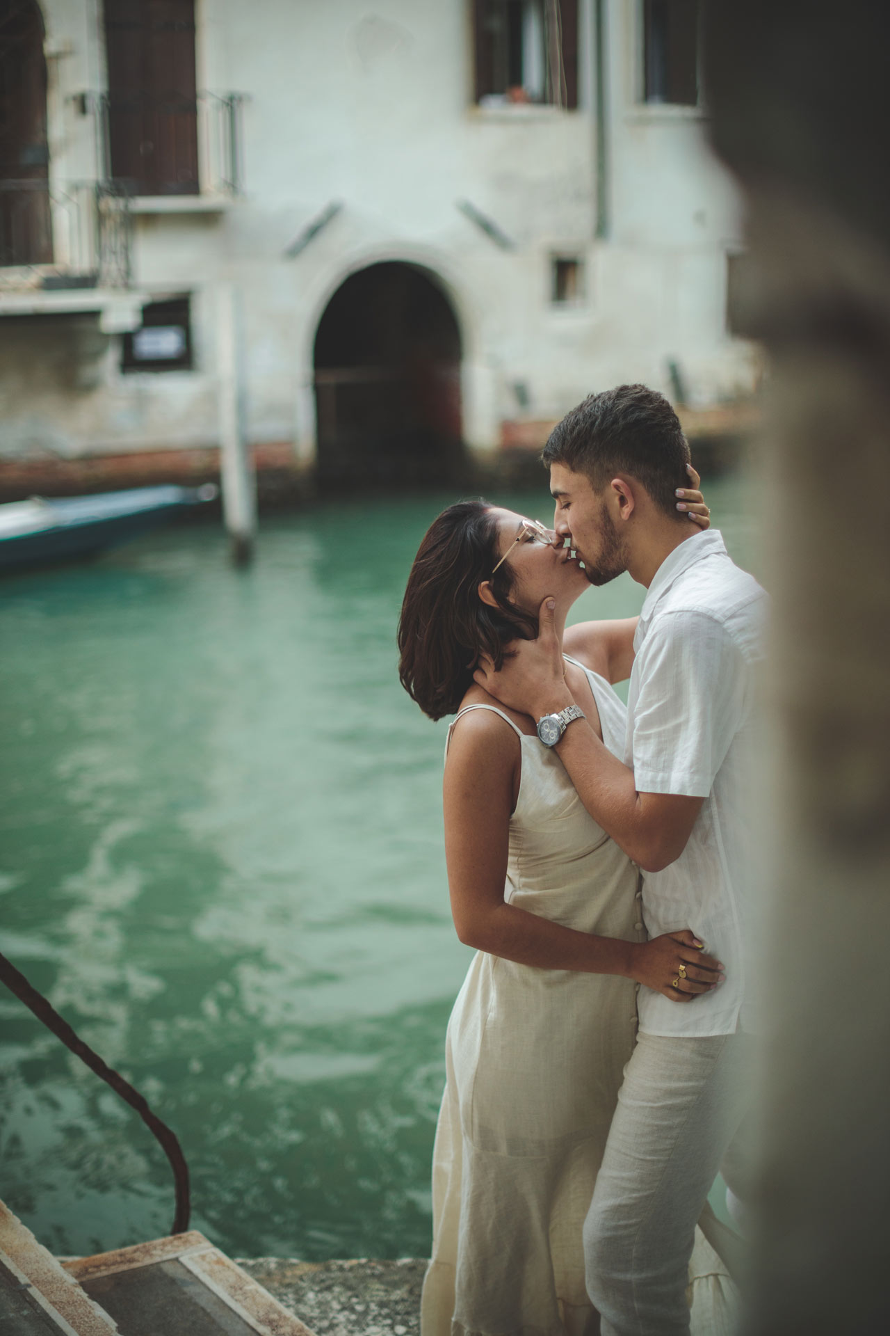 Venice-Castello-Marine-Ponte-dei-Conzafelzi-together-kiss