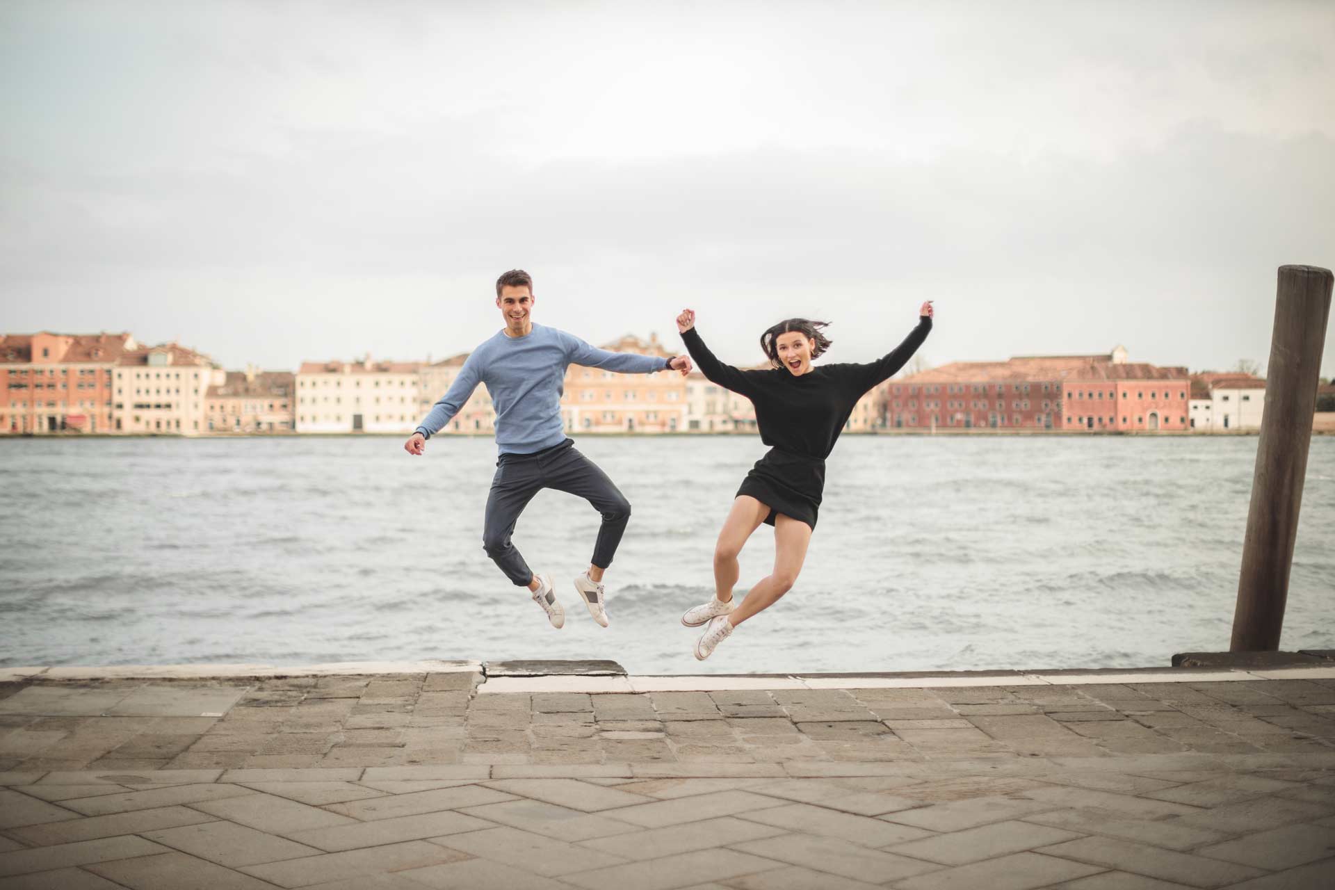 Venice-Dorsoduro-Matisse-Léo-jump-around