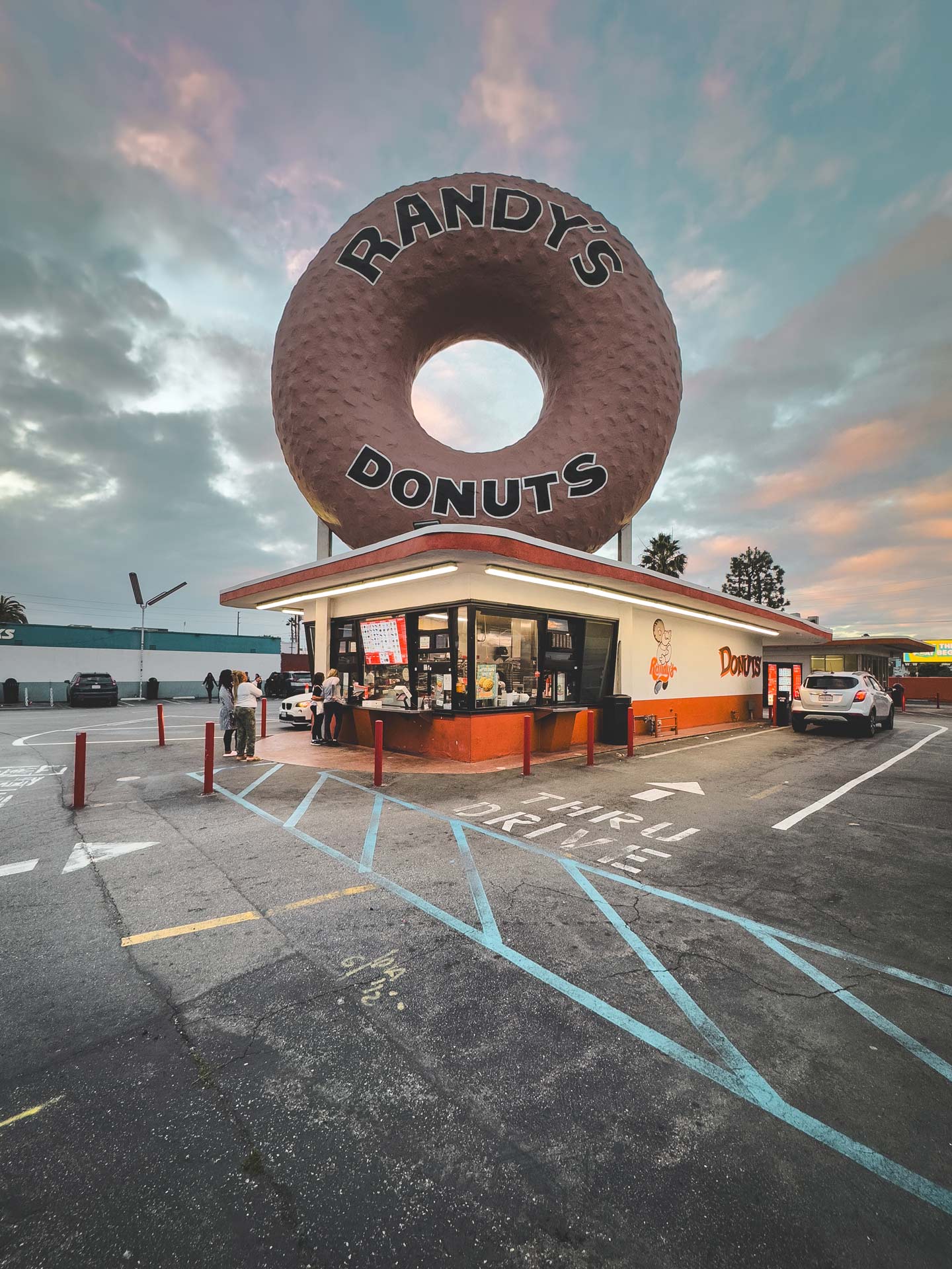 Randy's-Donuts-Inglewood-Los-Angeles-California